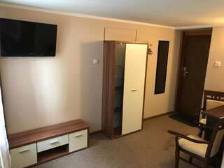 Апарт-отели Hotel VILLA Rezydent Вроцлав Двухместный номер с 1 кроватью и ванной-3