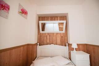 Апарт-отели Hotel VILLA Rezydent Вроцлав Двухместный номер с 1 кроватью и душем-9